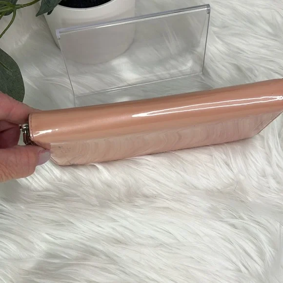 GUC- Coach patent leather longWallet - Picture 11 of 11